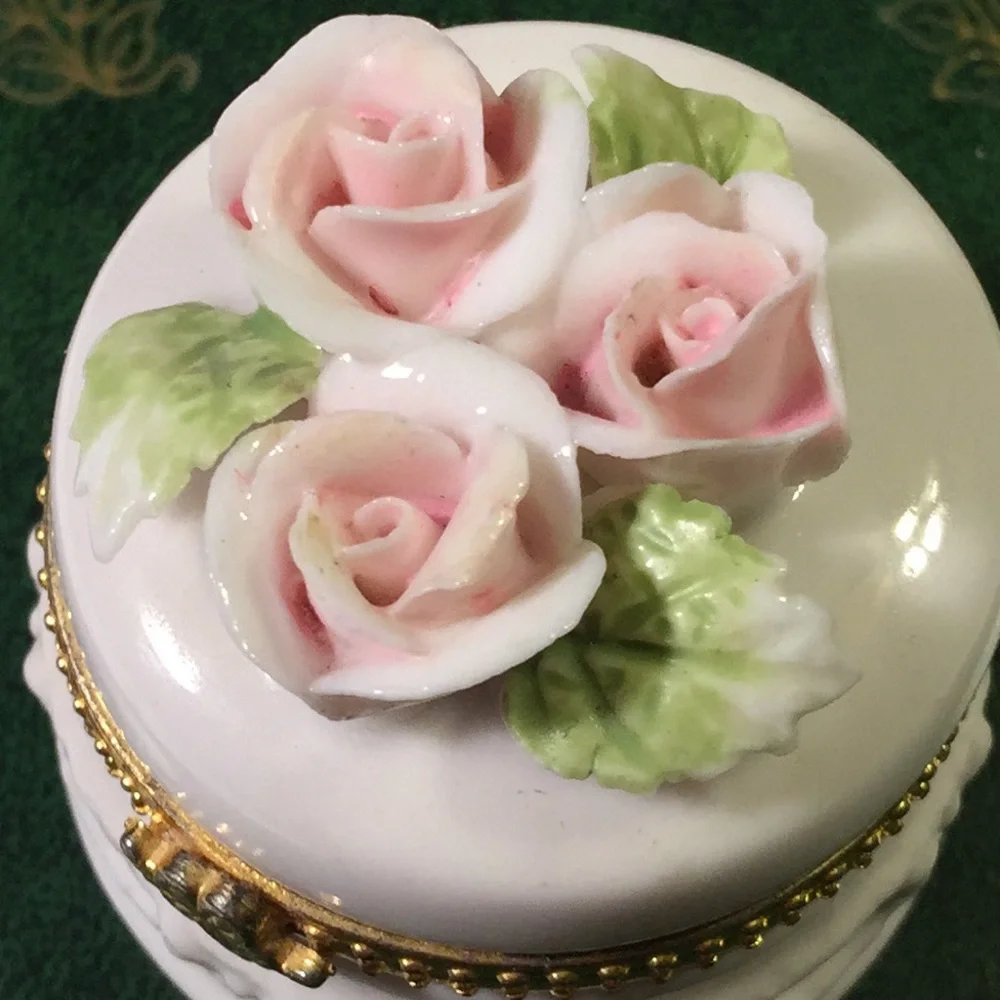 Vintage porcelain flower trinket box